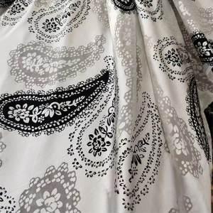 White and Black Floral jacquard Cotton Fabric China Fabric Supplier for Zara